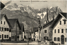 Partenkirchen, Der Floriansplatz M.d. Zugspitze - Garmisch-Partenkirchen