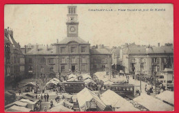 08 - CHARLEVILLE +++ Place Ducale +++ Un Jour De Marché +++ - Charleville