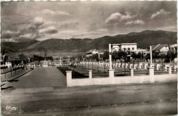 Batna, Monument Aux Morts, Vue Generale - Batna