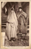 Alger, Femmes Arabes Voilees - Alger