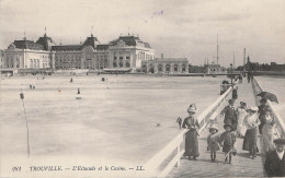 Trouville L'estacade Et Le Casino - Trouville