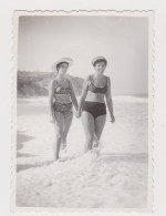 Two Sexy Women With Swimwear, Summer Beach Portrait, Pin-up Vintage Orig Photo 6x8.6cm. (64993) - Pin-ups