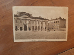 Cartolina MANTOVA. Piazza D’Arco Animata. Viaggiata 25.12.1933 (S.Natale) - Mantova