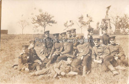 CARTE PHOTO AMANVILLERS MONUMENT DU 3E RGT DES GRENADIERS - GUERRE DE 1870  OFFICIERS ? - Autres & Non Classés