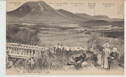 CPA AUVERGNE (63) LA CHAÎNE DES PUYS - ANIMEE - ATTELAGE DE BOEUFS - Ambert