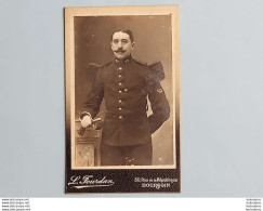 CDV MILITAIRE SOLDAT  REGIMENT N°22 PHOTO JOURDAN BOURGOIN FORMAT 10.50 X 6.50 CM - Guerre, Militaire