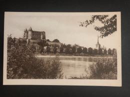 Saumur - Paysage Vers Le Château Et Saint Pierre - 49 - Saumur