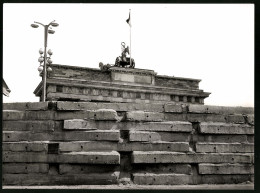 Archiv-Fotografie Unbekannter Fotograf, Ansicht Berlin, 1. Ausführung Berliner Mauer Am Brandenburger Tor, Zonengrenze  - Krieg, Militär