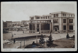 03 - VICHY - La Poste Et La Gare D'autobus - Vichy