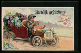 Präge-AK Junger Mann Im Auto Mit Blumen Hinter Brieftaube, Glückwunsch  - Passenger Cars