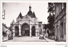 Beaune, Eglise Notre Dame, Voitures Renault Cabriolet, Citroen & Les Rempart Des Lions - Beaune