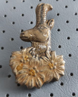 Chamois Hunting Slovenia Pin - Animali