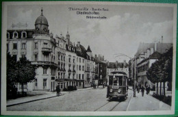 RARE Cpa 57 THIONVILLE  Animée  RUE DU PONT . DIEDENHOFEN . Brückenstrasse , TRAMWAY . MOSELLE - Thionville