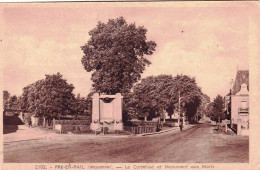 53 - Mayenne -  PRE En PAIL -  Le Carrefour Et Monument Aux Morts - Pre En Pail