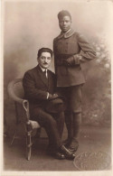 CARTE PHOTO - Homme Blanc Et Noir - Carte Postale Ancienne - Fotografía