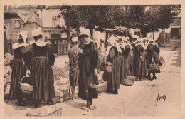 29 PONT-AVEN       Jour De Marché       SUP PLAN    ...avec Belles Coiffes Du Pays Années 50      RARE - Pont Aven