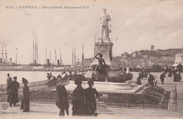 06 CANNES       Monument Edouard VII   Avec Animation  ... Et Le Port. TB PLAN.  Env. 1920.     RARE - Cannes