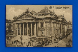 E-Belgique-45P  BRUXELLES, La Bourse, Animation, Très Vieilles Voitures, Cpa TBE - Monumenti, Edifici