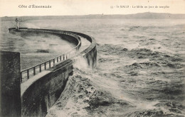 FRANCE - Côte D'Emeraude - Saint Malo - Le Mole Un Jour De Tempête - Vue Générale - La Mer - Carte Postale Ancienne - Saint Malo