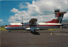 LA REUNION    AEROPORT ST DENIS AIR AUSTRAL ATR 42-300   2 SCANS  (EDIT AVIMAGE) - Otros & Sin Clasificación