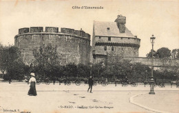 FRANCE - Saint Malo - Vue Sur La Tour Qui Qu'en Gorgne - Animé - Voitures - Côte D'Emeraude - Carte Postale Ancienne - Saint Malo