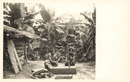 MIKIBP1-032- GABON N'ZENGAYON PAHOUINES PREPARANT LE MANIOC 1964 CARTE PHOTO - Gabon