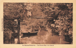 CPA Le Marais Poitevin-Une Route D'eau à La Garette-Timbre     L2859 - Autres & Non Classés