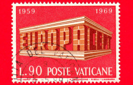 VATICANO - Usato - 1969 - Europa - 90 L. - Colonnato Formato Dalle Parole "Europa CEPT" - Usados