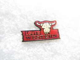 PIN'S   LEVI'S   WESTERN  MODE - Autres & Non Classés