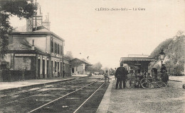Clères * Intérieur De La Gare * Ligne Chemin De Fer - Clères
