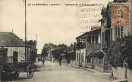 LA BERNERIE  (Loire Inf) Tournant De La Rue De Pornic  Animée + Timbre 25c Cachet Flamme Daguin RV - La Bernerie-en-Retz