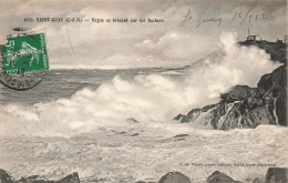 FRANCE - Saint Quay (C D N) - Vague Se Brisant Sur Les Rochers - Vue Sur La Mer  - Carte Postale Ancienne - Saint-Quay-Portrieux