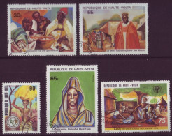 Afrique - Haute-Volta - Scènes Locales - 5 Timbres Différents - 7095 - Alto Volta (1958-1984)