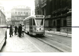 Photographie .BELGIQUE. BRUXELLES .Tramway .  Ligne 32.  7032 - Trains