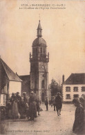 St Caradec * Place De L'église Paroissiale Et Le Clocher * Villageois Coiffe - Autres & Non Classés