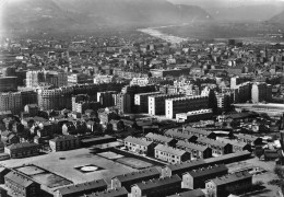 Grenoble * Vue Aérienne Et La Caserne Militaire De Reynies - Grenoble