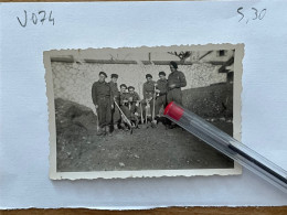 V074 - ANNECY Militaires Au Travail 1947 - Terrassement Dans La Caserne ? Photo Ancienne Snapshot - Lieux