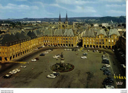 08 CHARLEVILLE MEZIERES La Place Ducale VOIR ZOOM Citroën DS 2CV Camionnette Ami 6 Peugeot 403 - Charleville