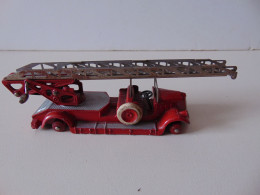 Voiture De Pompiers " Delahaye " Dinky Toys - Jouets Anciens