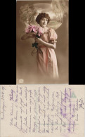 Ansichtskarte  Schöne Frau Mit Blumenstrauss Fotokunst 1911 - Personaggi