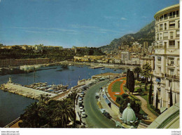 MONACO N°11 981 Le Port Et Les Terrasses De L'Hôtel De Paris Renault 4L Citroën Ami 6 2CV Camionnette Simca Aronde - Haven