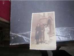 Serbian Soldier With A Saber And Two Ladies In Costumes - Servië