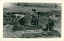 Foto  Soldatengräber Hacken- Und Eisernes-Kreuz 1940 Privatfoto - Soldatenfriedhöfen