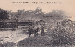  DUALA - VILLAGE INDIGENE - NATIVE HOUSE - MOUKARIM FRERES LIBREVILLE - CAMEROUN - EN  1918 - ( 2 SCANS ) - Camerún