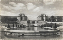 CPSM - Format 9 X  14 Cm - Ed. GUY - 3010 - PARIS - Le Palais De Chaillot - Autres Monuments, édifices