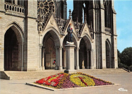 PONTMAIN La Vierge De L Apparition Et Le Parvis De La Basilique 4(scan Recto-verso) MA1693 - Pontmain