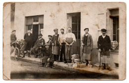 Groupe D'ouvriers. Carte Photo Animée Non Située - Ambachten