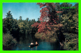 ST-ADOLPHE DE HOWARD, QUÉBEC - CIRCULÉE EN 1964 - DU CANOT SUR LA RIVIÈRE - PUB. BY BENJAMIN NEWS CO - - Sonstige & Ohne Zuordnung