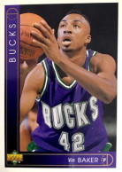 330 Vin Baker - Milwaukee Bucks - Carte Upper Deck NBA 1993 - Andere & Zonder Classificatie