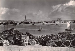 CAMARET Casiers De Peche Sur Le Quai Le Chateau Vauban Et ND DE ROCAMADOUR 5(scan Recto-verso) MA1840 - Camaret-sur-Mer